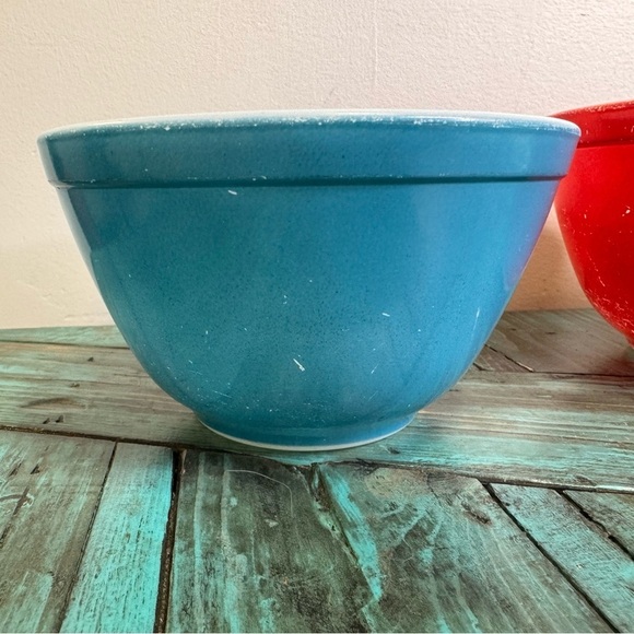 Set of 3 Vintage PYREX Primary Nesting Mixing Bowls - Picture 14 of 14